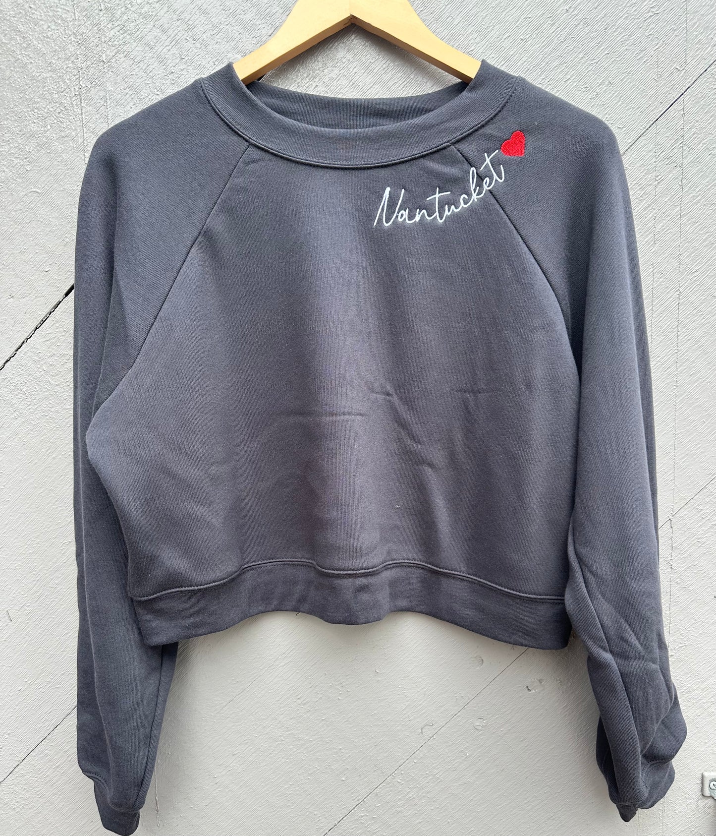 CROP RAGLAN NANTUCKET WITH HEART EMBROIDERY