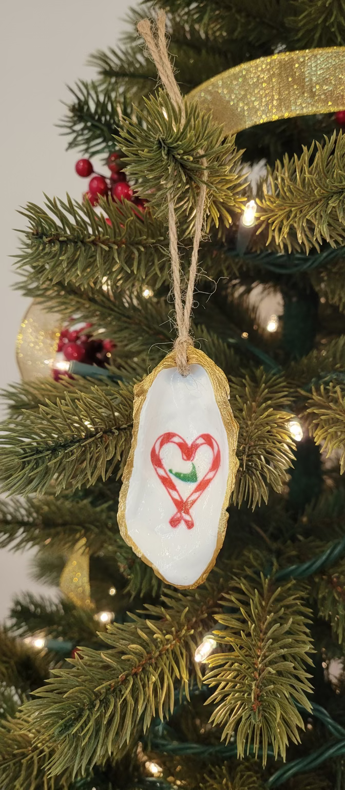 Oyster shell w/crossed candy canes and map