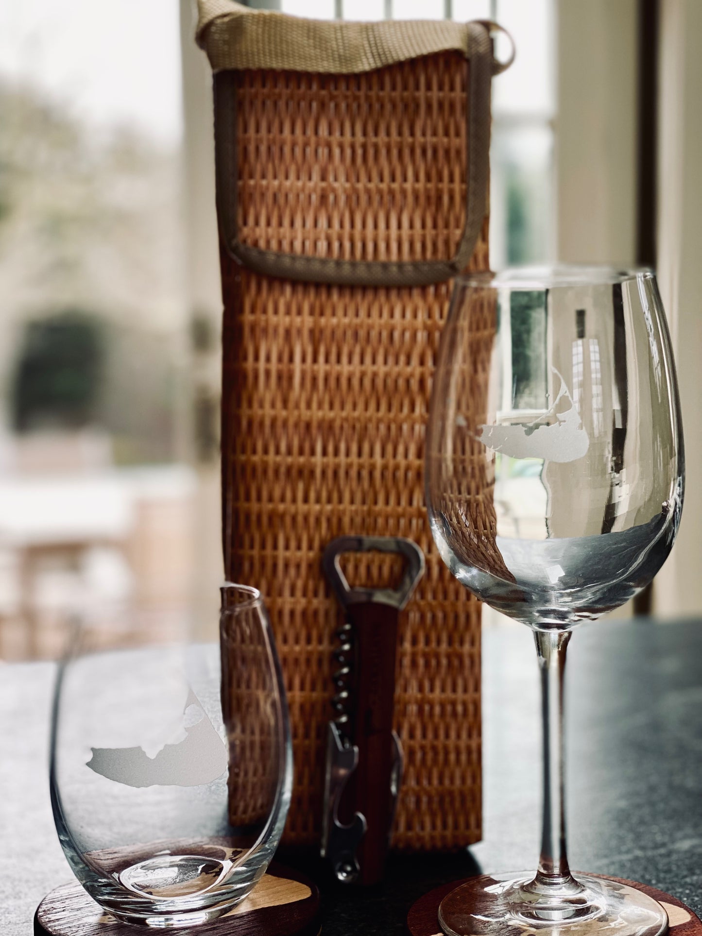 12 OZ WINE GLASS W/MAP OF NANT