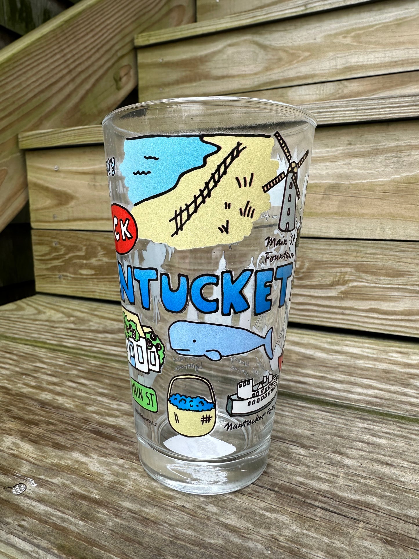 PINT GLASS WITH NANTUCKET ICONS