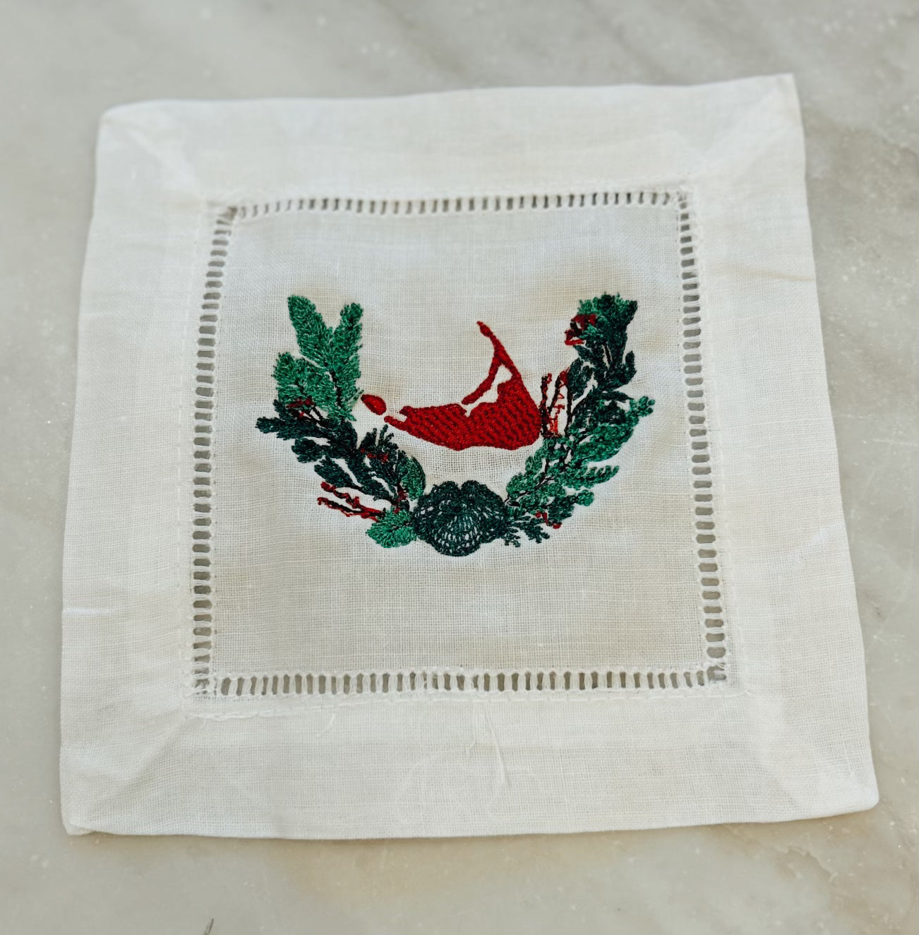 NAPKIN WITH WREATH AND MAP