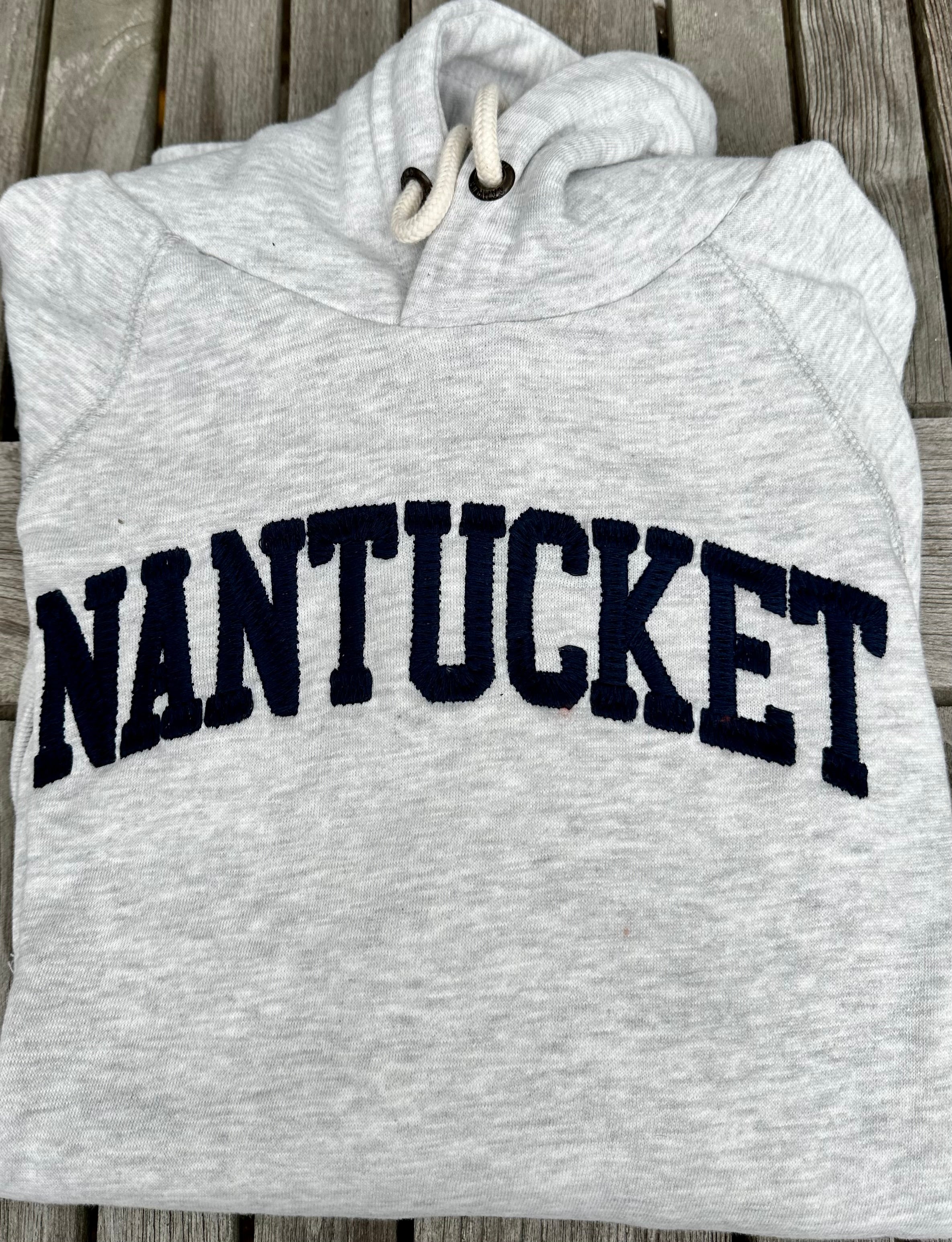 NANTUCKET SWEATSHIRT WITH HOOD AND ARCH NANT EMBROIDERED – Four Winds ...