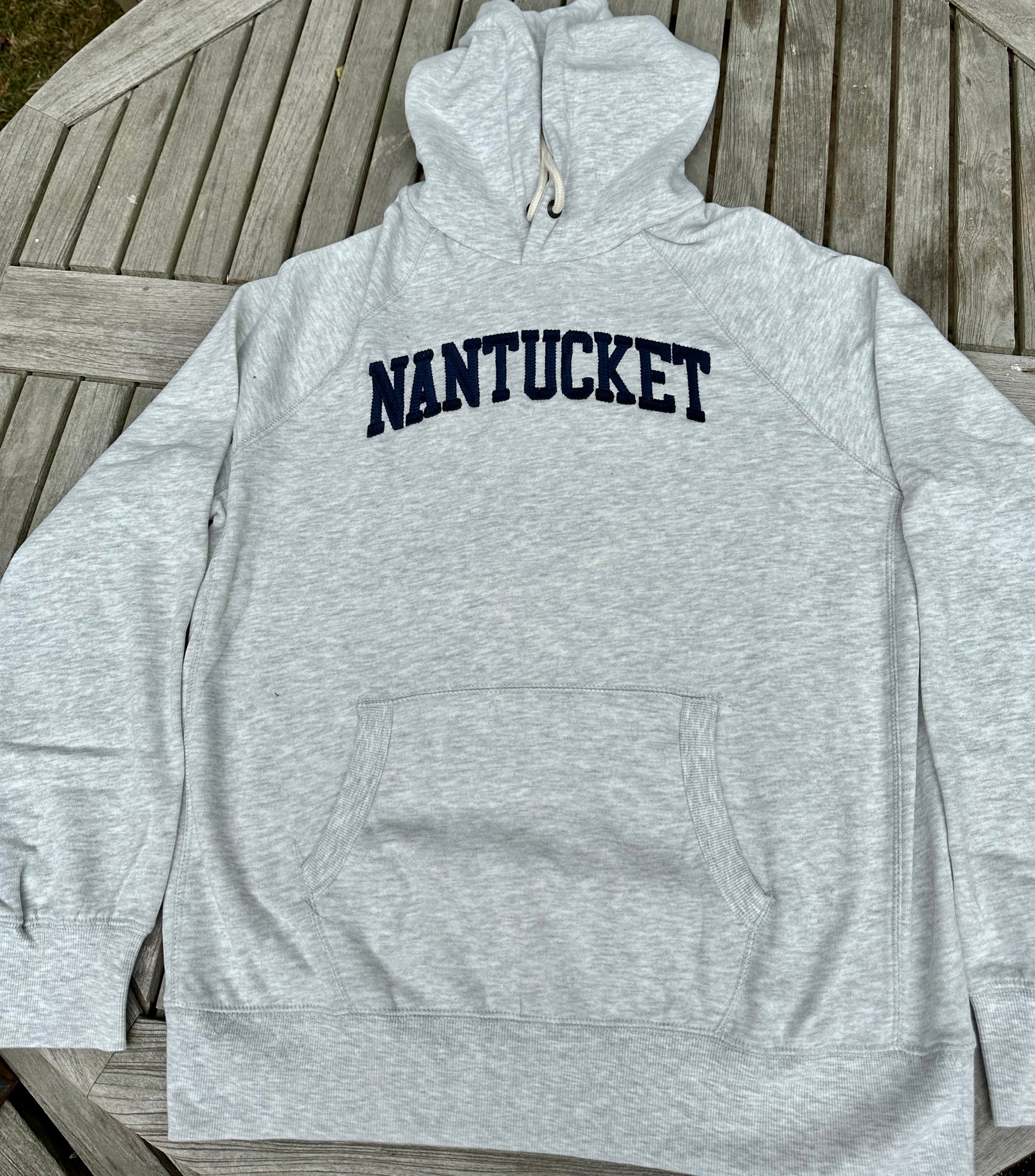 NANTUCKET SWEATSHIRT WITH HOOD AND ARCH NANT EMBROIDERED – Four Winds ...